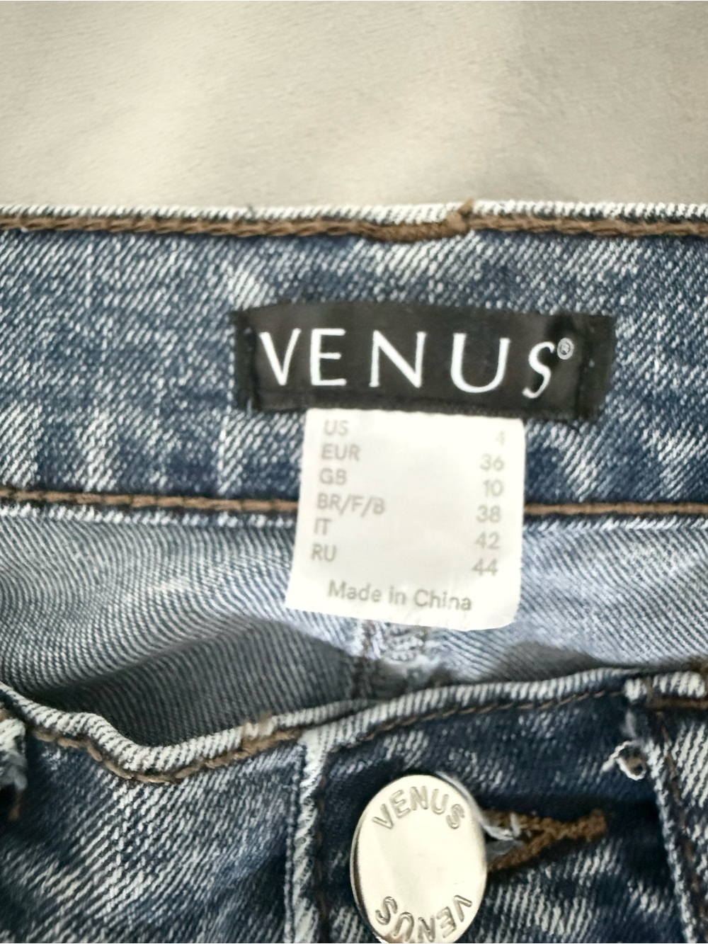 VENUS Acid Wash Blue Bow tie Cutout Jeans size 4 - Picture 6 of 6